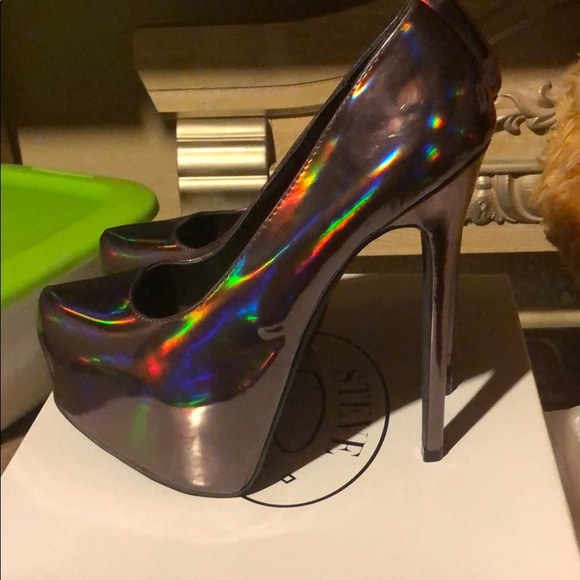 Heels - Picture 2 of 6